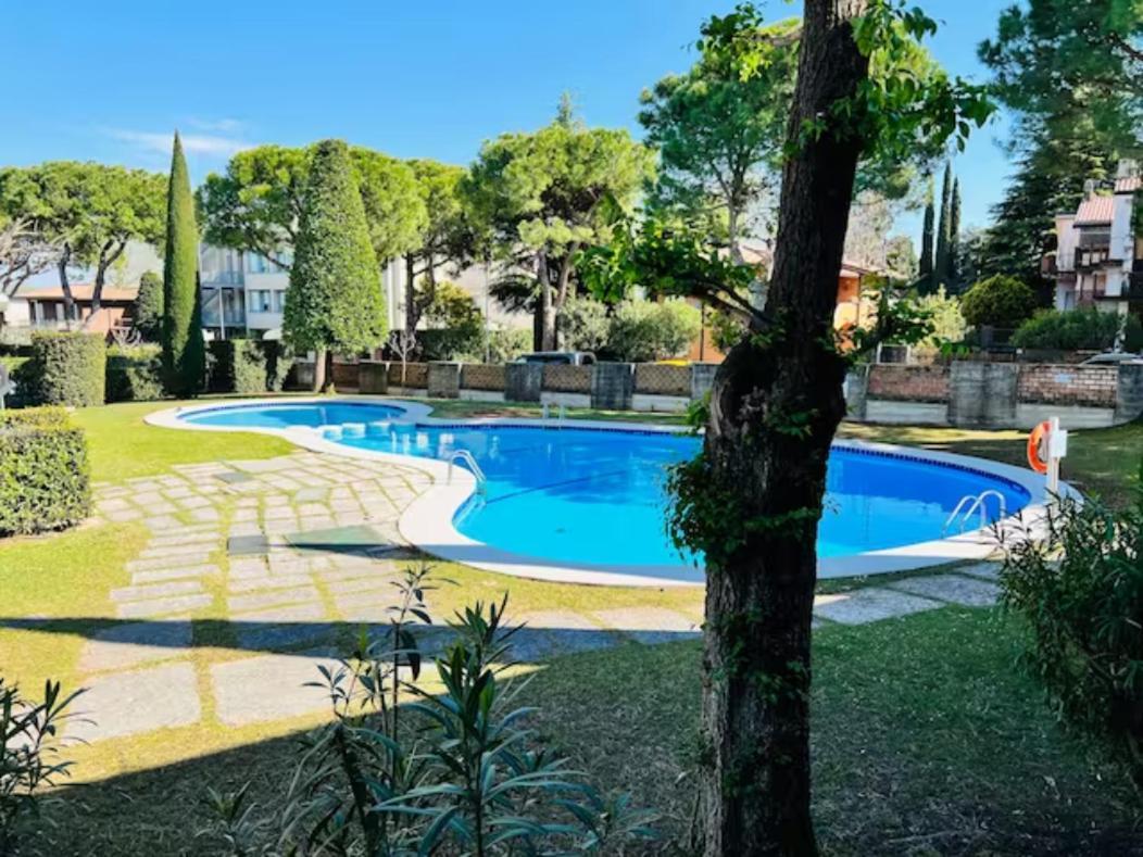 Lido Galeazzi Giant Pool Appartement Sirmione Buitenkant foto
